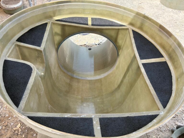 Chamber benching and central cone