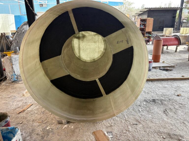Tank end cap and stiffening ribs
